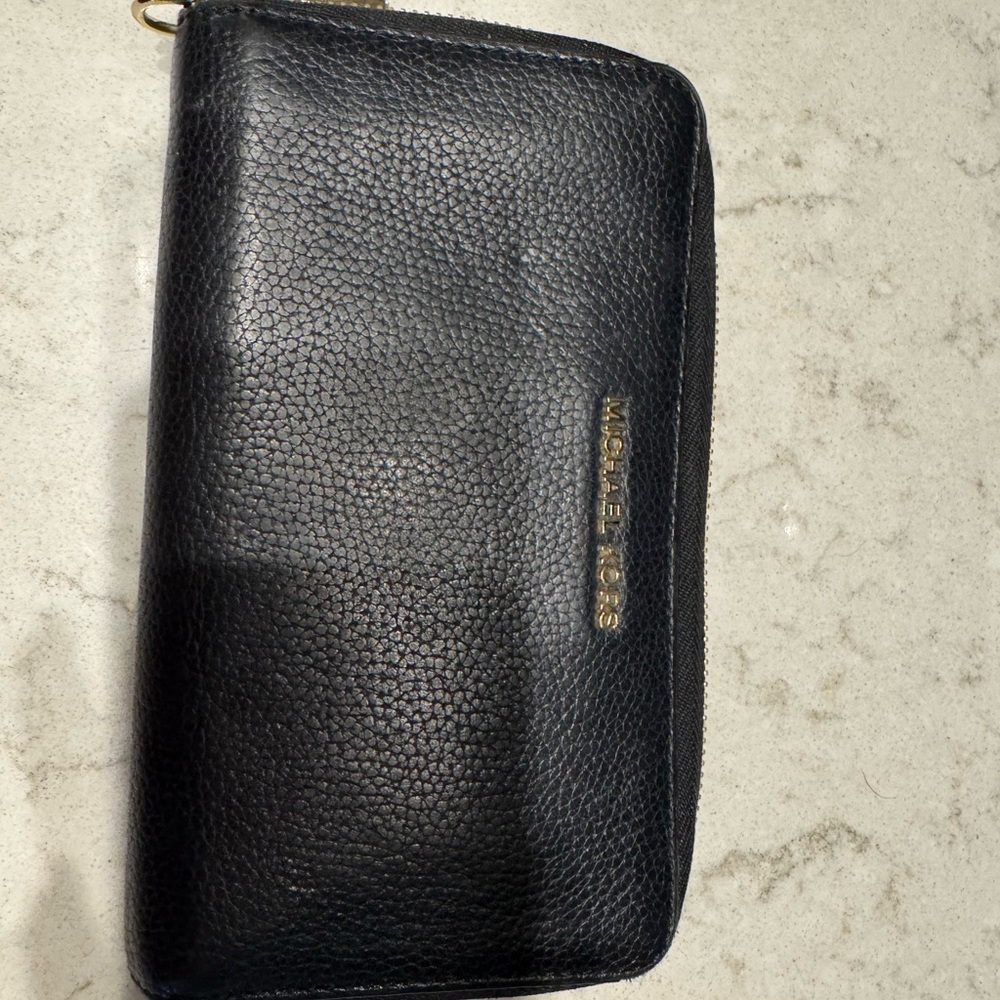 Michael Kors Black Jet Set Travel Continental Wallet in black pebbled leather